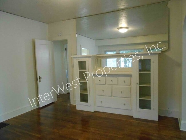Building Photo - 2 Bedroom Home in the Alberta area with To...