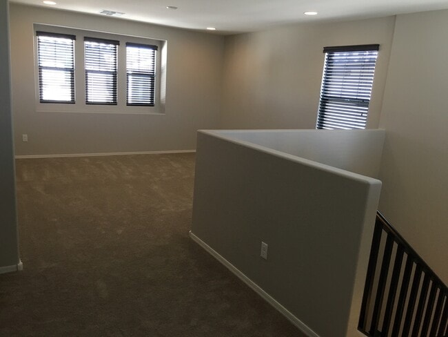 Building Photo - NEWER Beautiful Home in Fire Rock Villas!!