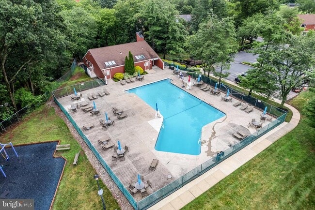 Building Photo - 73 Crickhollow Ct
