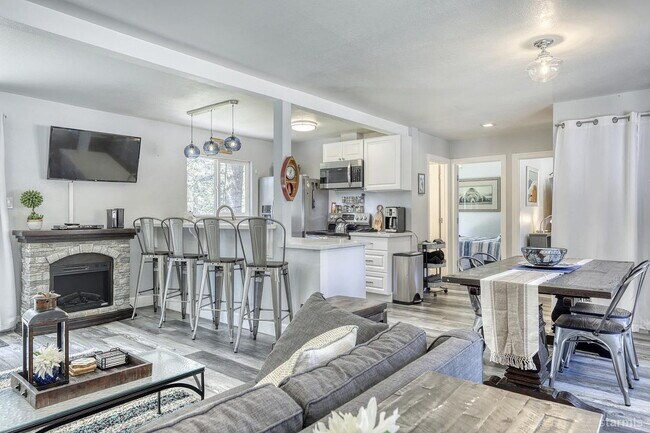 Building Photo - Single Family Home For Rent