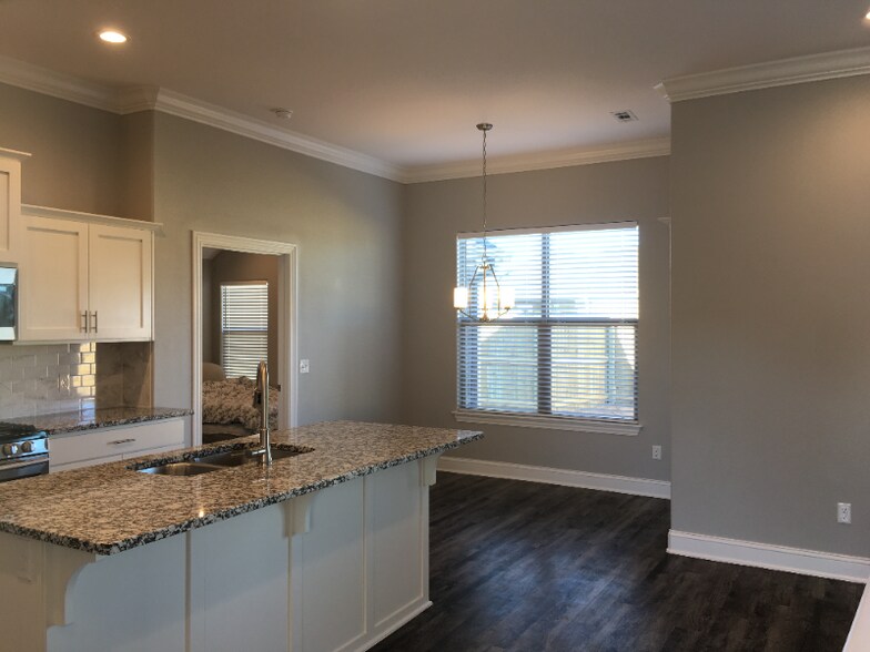 Building Photo - 550 N Greylag Way