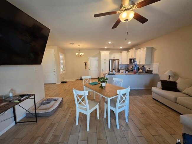 Building Photo - 6090 E Overlook Ln