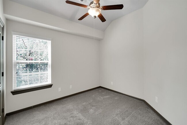 Building Photo - 111 Aventura Pl