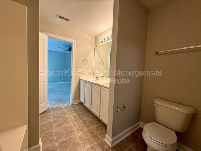 Building Photo - 450 Jerome Rd