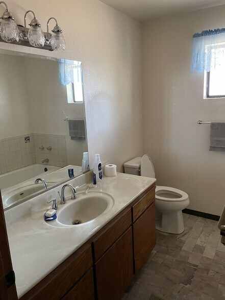 Primary Photo - 23820 Yucca Loma Rd