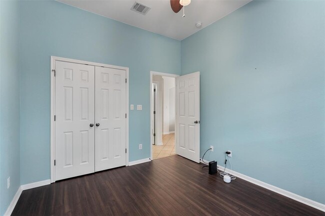 Building Photo - 390 Clarence Ct