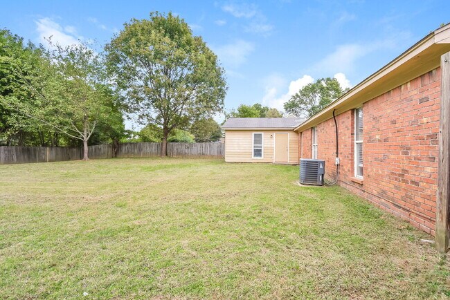 Building Photo - 6845 Dunbarton Dr