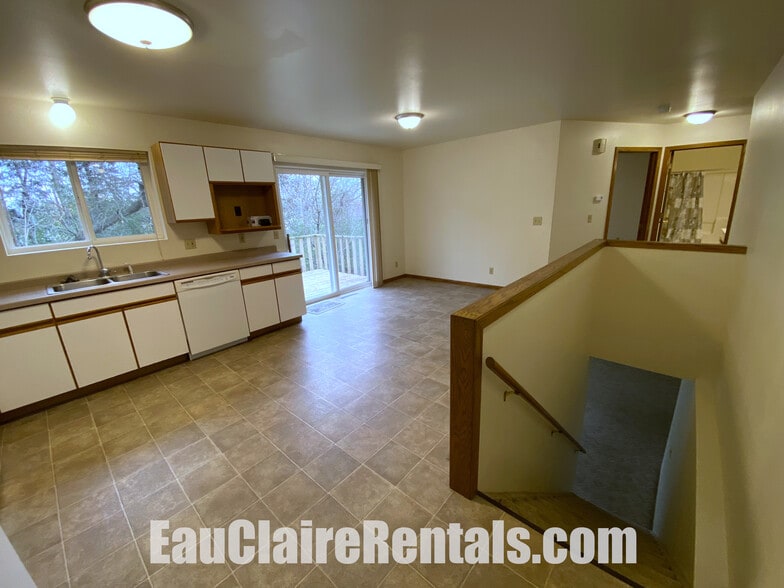 Kitchen - 2265 Frank St