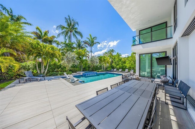 Building Photo - 2001 Marietta Dr