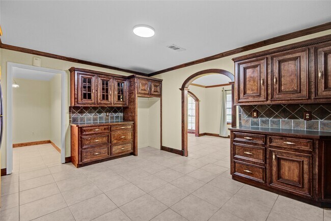 Building Photo - 8565 Ridgepoint Dr