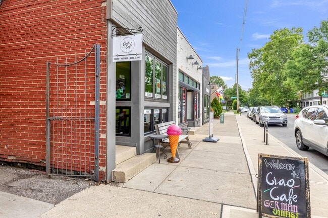 Building Photo - 439 Thurman Ave