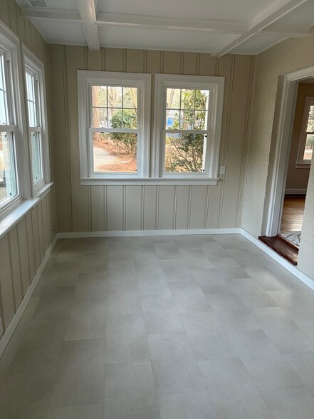 Building Photo - 536 Cavalier Dr