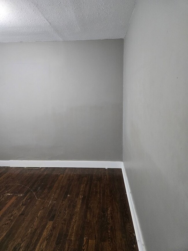 Building Photo - Charming 2-Bedroom Home with Open Floor Plan & Fenced Backyard