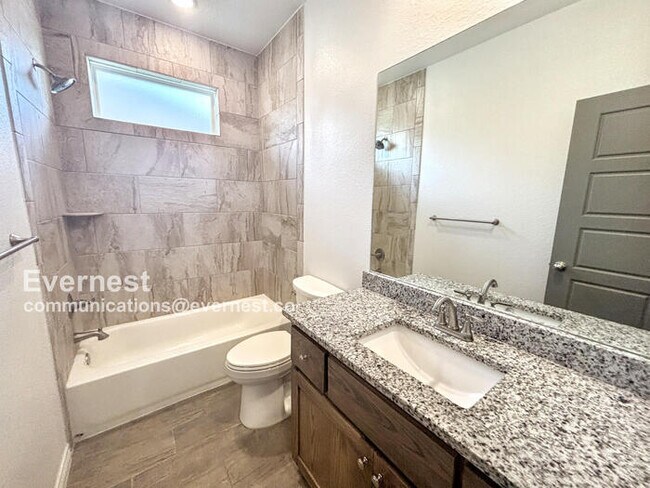Building Photo - 2239 Hornbeam St