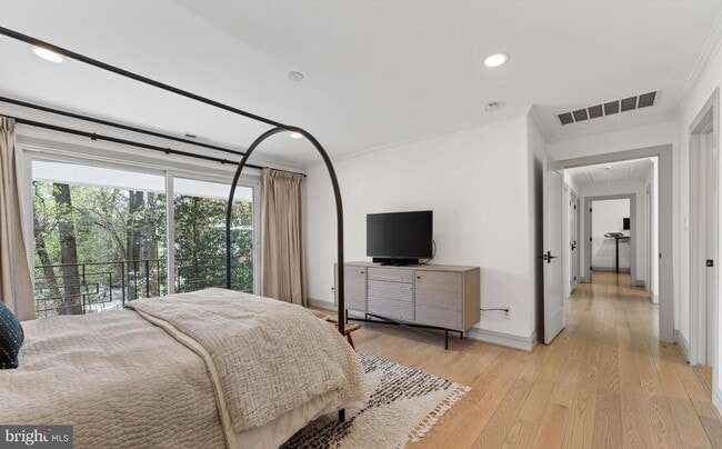 Building Photo - 2820 Ellicott St NW