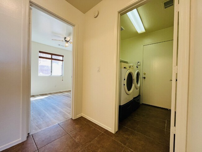 Building Photo - "Charming 3-Bedroom Oasis with 2 Full Baths in Buckeye - 1574 Sq Ft of Comfort!"