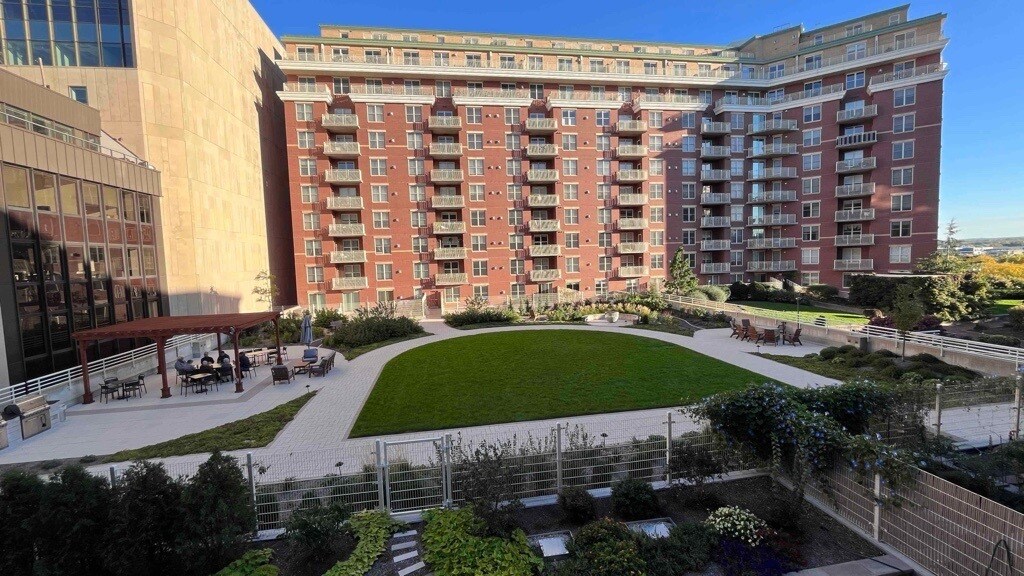 Building Photo - 333 W Mifflin St