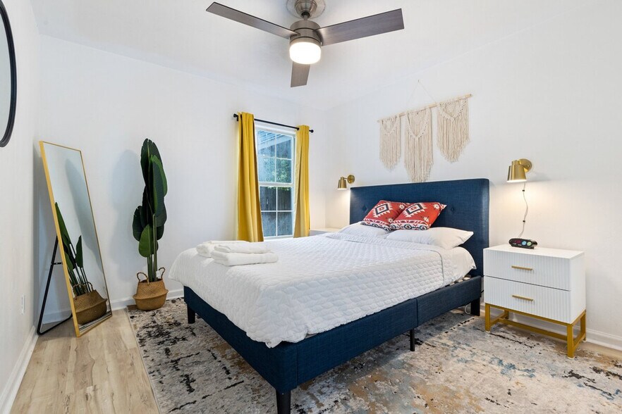 Building Photo - 836 Richmond St