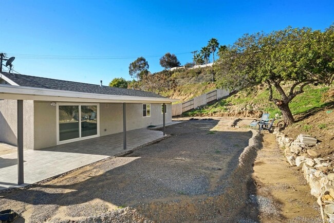 Building Photo - 7684 Meadowbrook Ct
