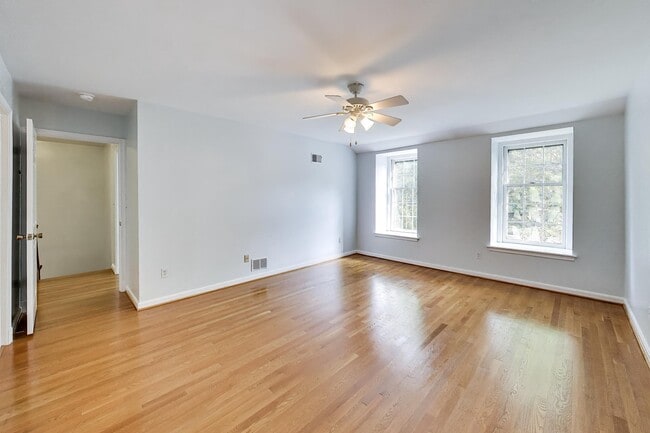 Building Photo - 4736 Massachusetts Ave NW