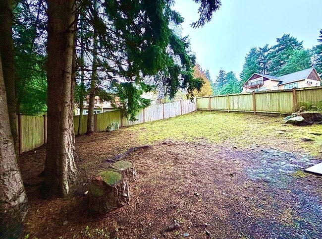 Building Photo - ***PENDING APPLICATION***Holiday Move-In Special — Enjoy Half Off Your First Month’s Rent! Lovely...