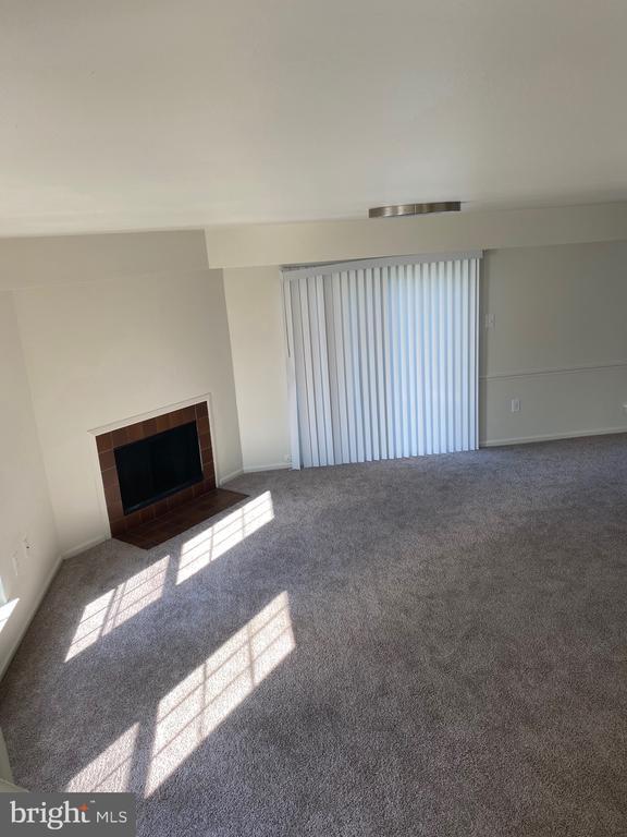 Building Photo - 1811 Hennessy Dr