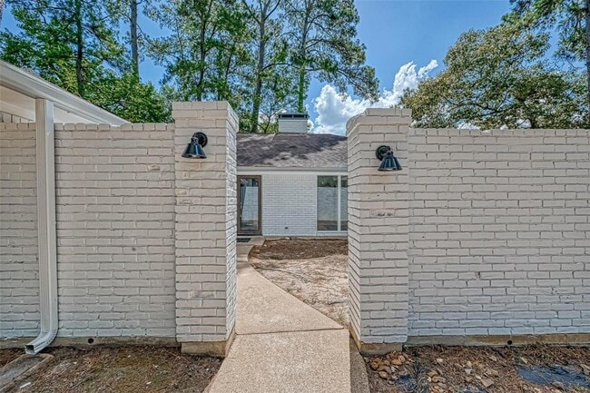 Building Photo - 26414 Maplewood Dr