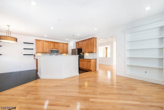 Building Photo - 43 S Shore Dr