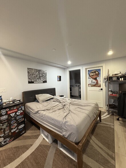 Building Photo - 3439 Lancaster Ave