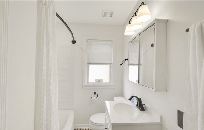 Building Photo - "Charming 2-Bedroom Duplex with Cozy Firep...