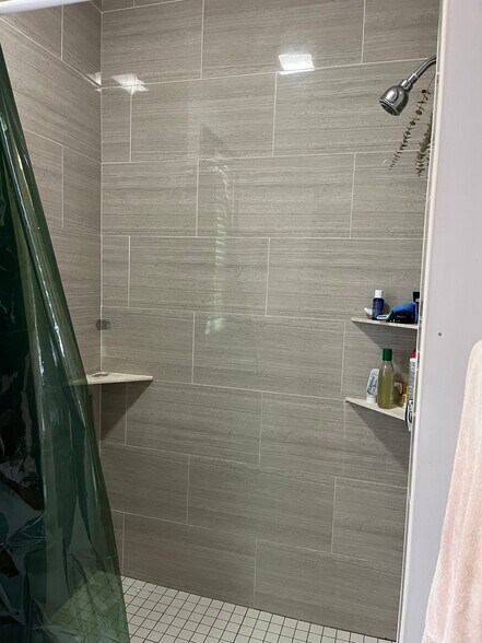 1st bathroom - 17 Hardwick St