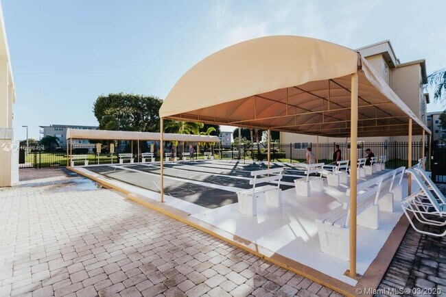 Building Photo - 300 NE 26th Ave