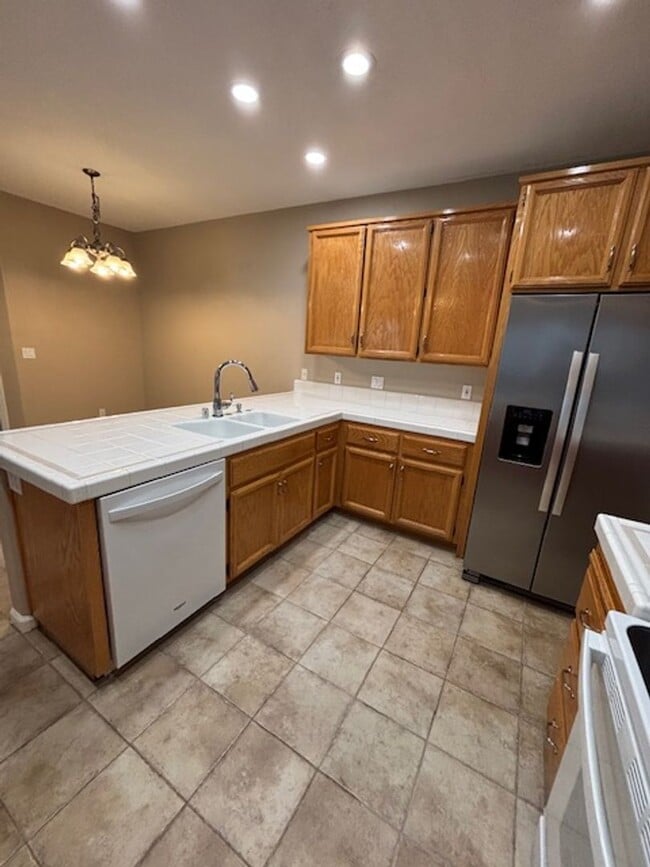 Building Photo - Three bed, two bath unit conveniently located off of Bell Road!