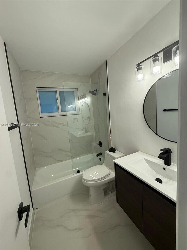 Building Photo - 5023 SW 93rd Ave