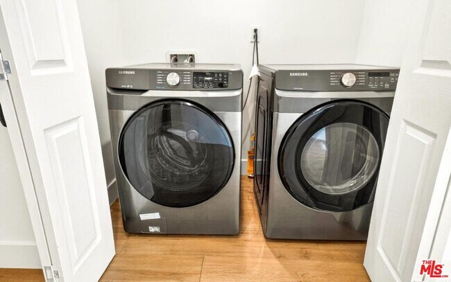 Building Photo - 5641 Riverton Ave