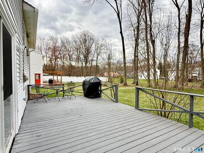Building Photo - 47 Fuller Dr