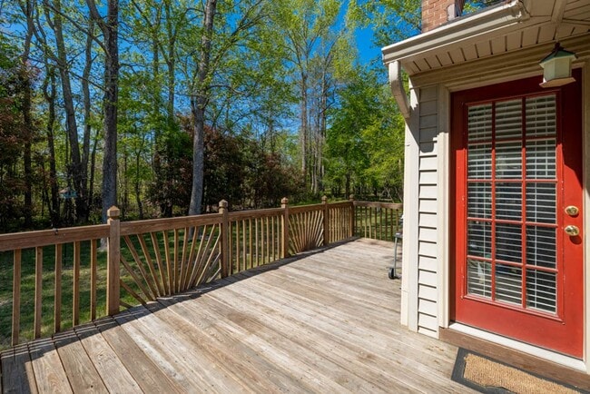Building Photo - Beautiful single story ranch for rent in Chesapeake!