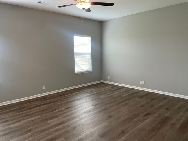 Building Photo - Brand new 4 bedroom available in Blue Spri...