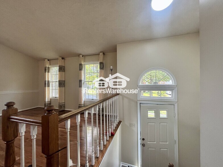 Building Photo - 20925 Shakespeare Dr