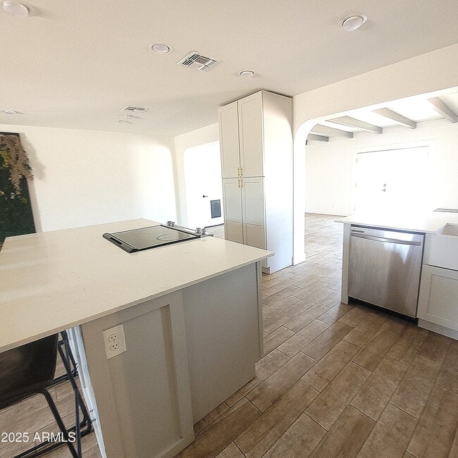 Building Photo - 1112 E Riviera Dr