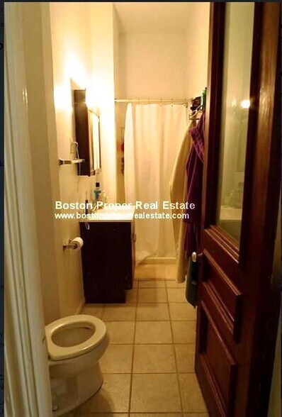 Building Photo - 429 Beacon St