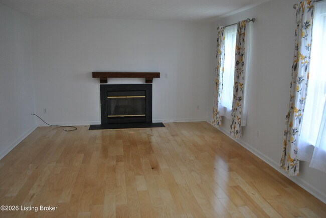 Building Photo - 4118 Hickoryview Dr