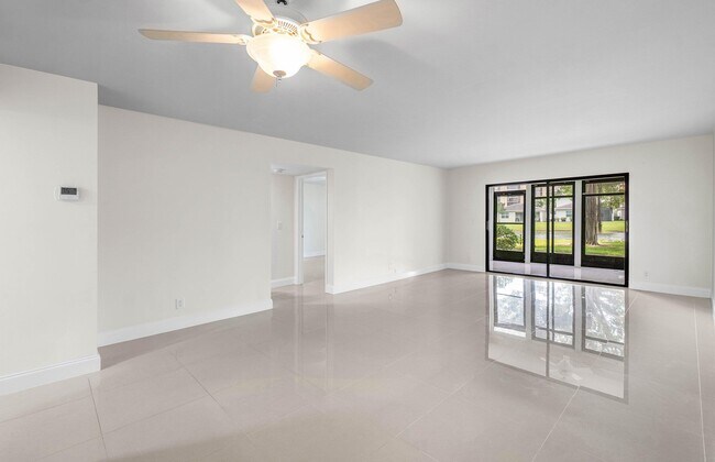 Building Photo - 7290 Kinghurst Dr