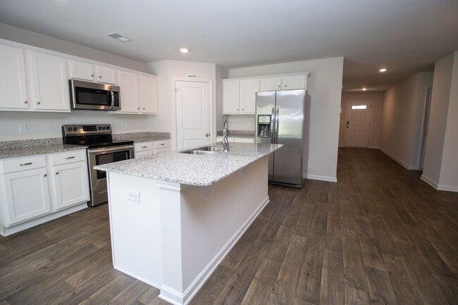 Building Photo - Gorgeous 3 Bedroom, 2 Bath - Available Mid...