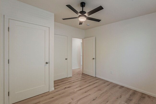 Building Photo - 1625 E 8th St