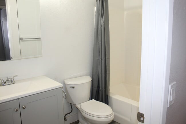 Building Photo - 2229 Rose Ave