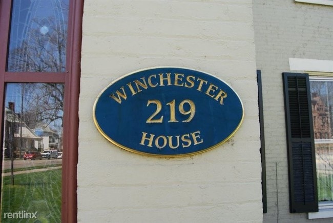 Building Photo - 219 S Main St