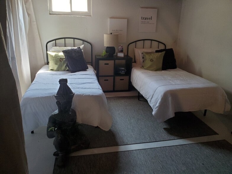 Building Photo - 6915 Foxcroft Dr