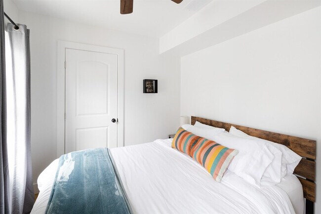 Building Photo - 10628 Lee Ave