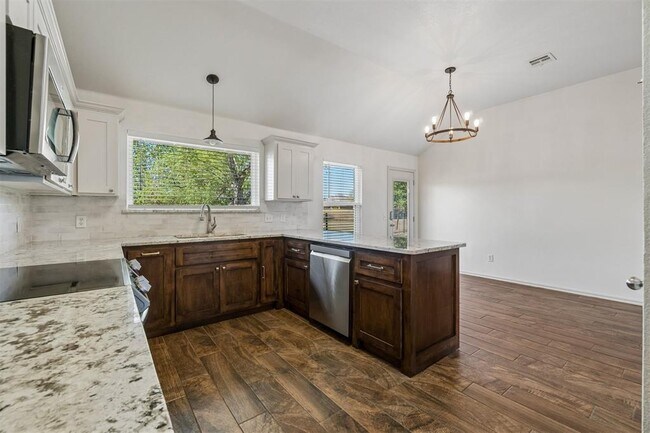 Building Photo - 15921 Katie Ridge Dr